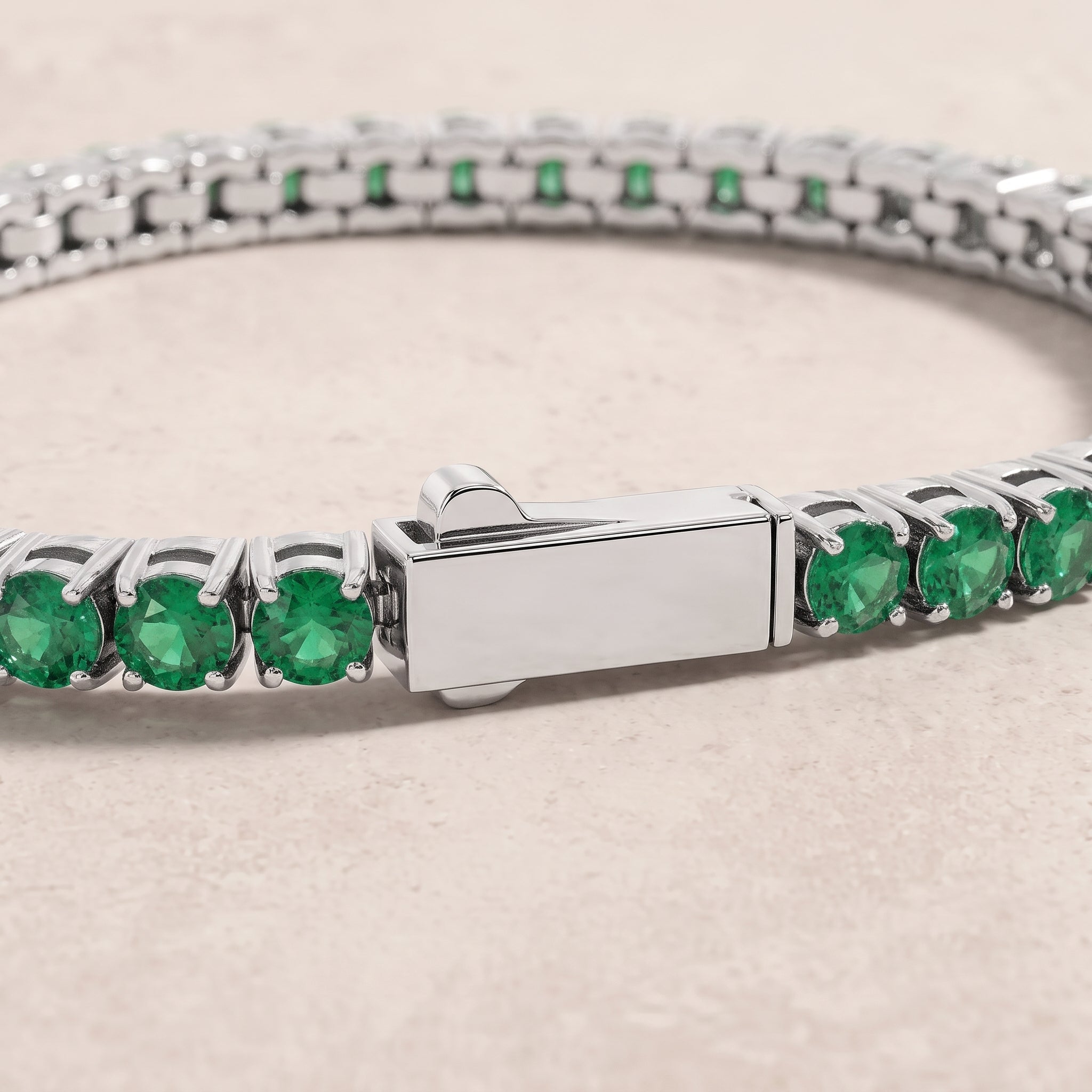 18k White Gold Emerald Nadir Bracelet