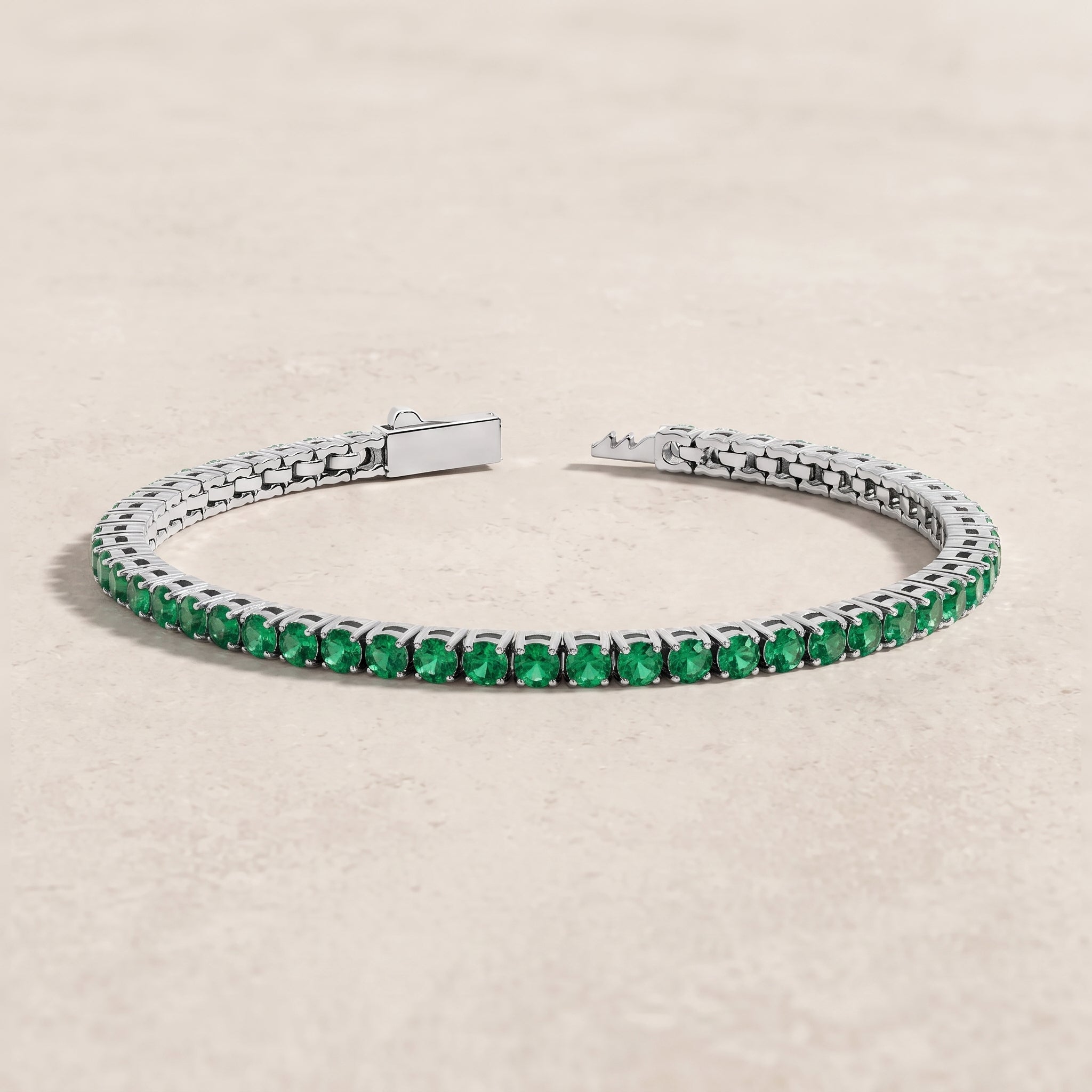 18k White Gold Emerald Nadir Bracelet