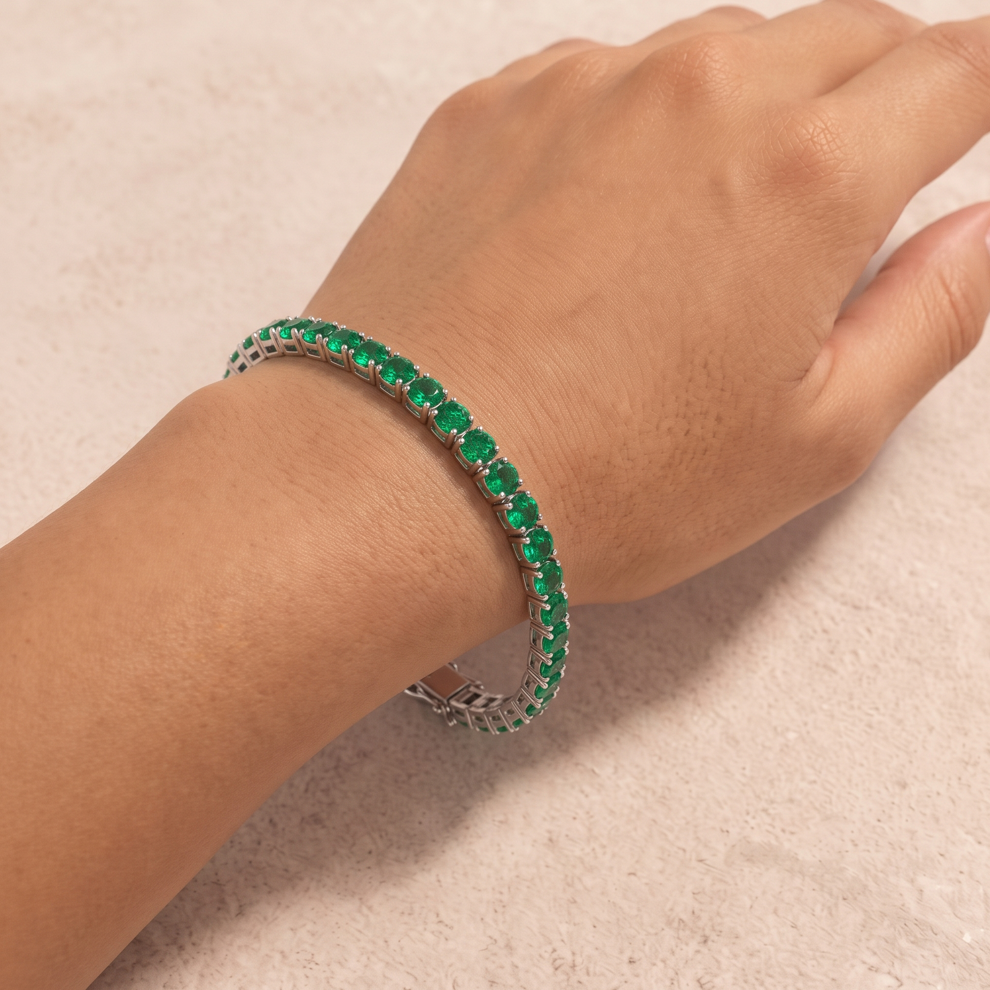 18k White Gold Emerald Nadir Bracelet